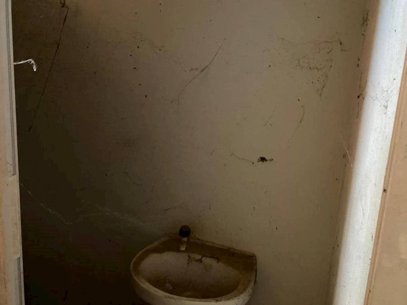 Foto 12 de 21: Comercial em leilão em Nova Porteirinha - MG — Prédio, Padrão, 1 vaga(s) de garagem