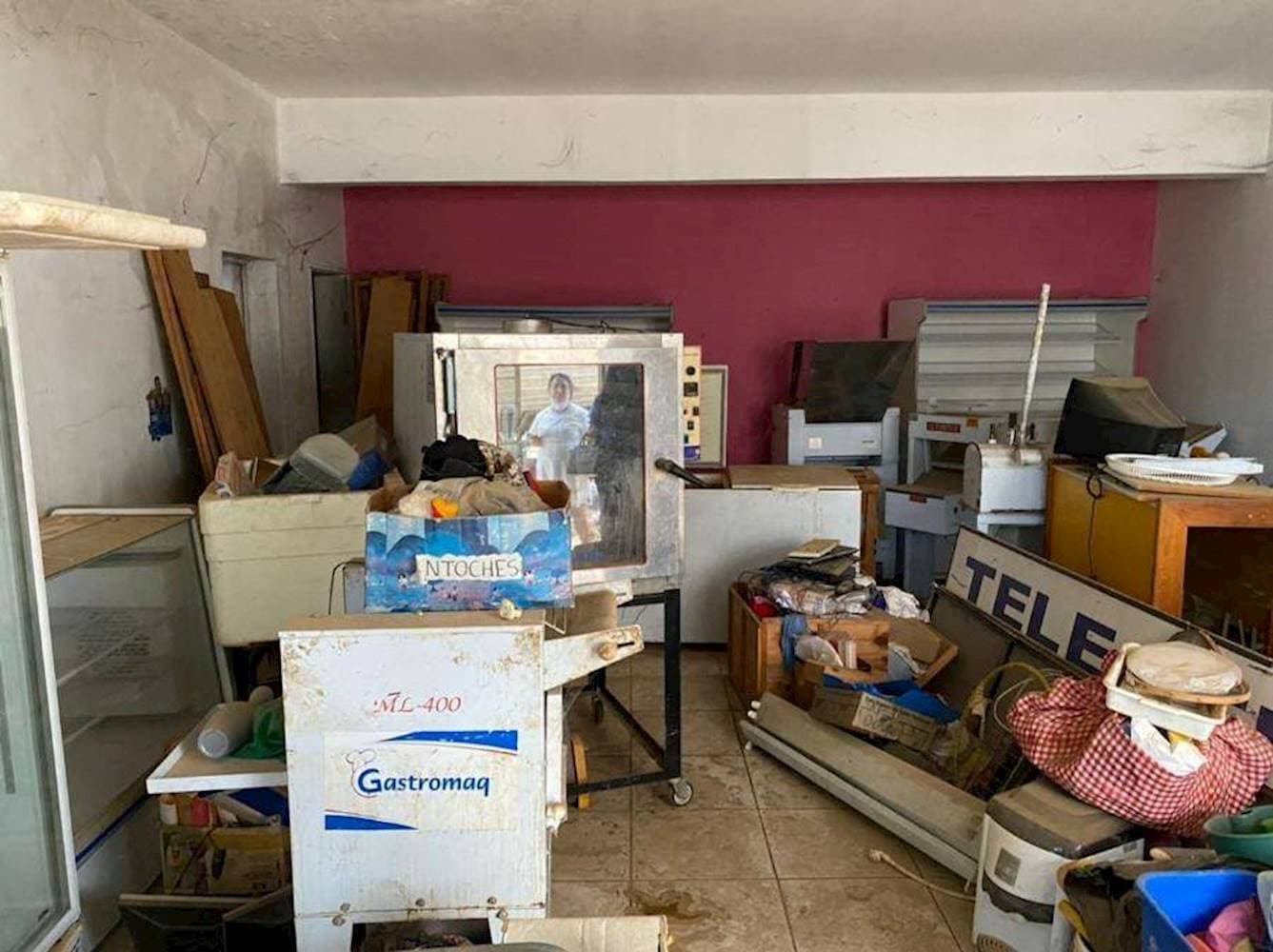 Foto 18 de 21: Comercial em leilão em Nova Porteirinha - MG — Prédio, Padrão, 1 vaga(s) de garagem