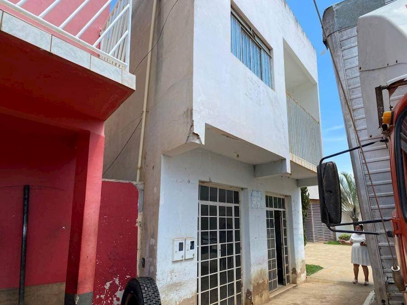 Foto 3 de 21: Comercial em leilão em Nova Porteirinha - MG — Prédio, Padrão, 1 vaga(s) de garagem