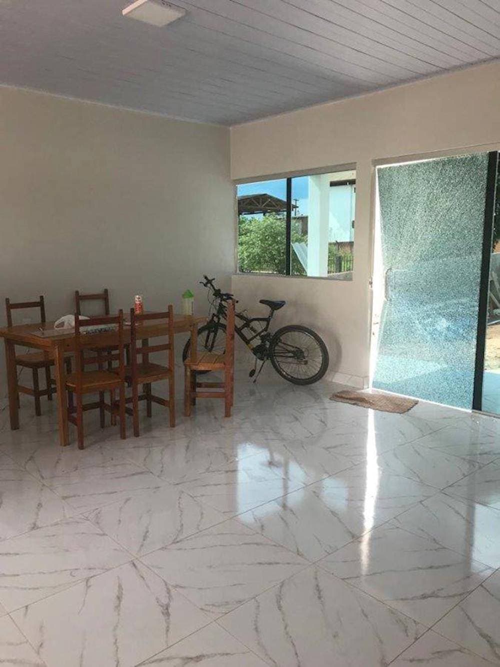 Foto 7 de 13: Casa em leilão em Alta Floresta D'Oeste - RO — Casa na Cidade Alta - Alta Floresta Do Oeste/RO