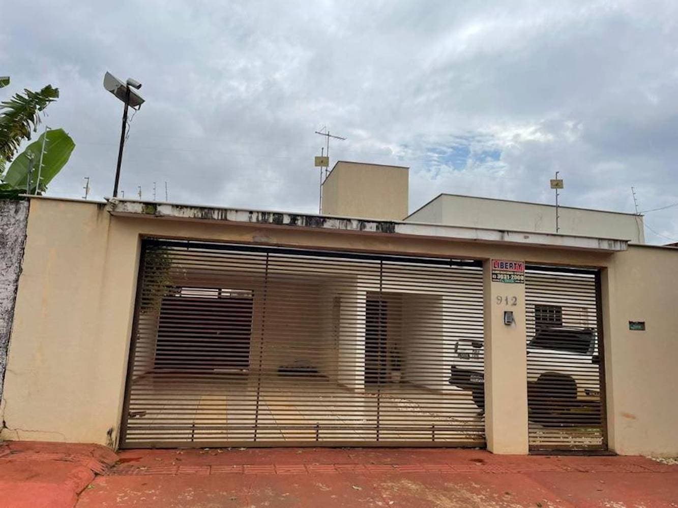 Foto 2 de 3: Casa em leilão em Londrina - PR — Casa no Portal De Versalhes 1 - Londrina/PR