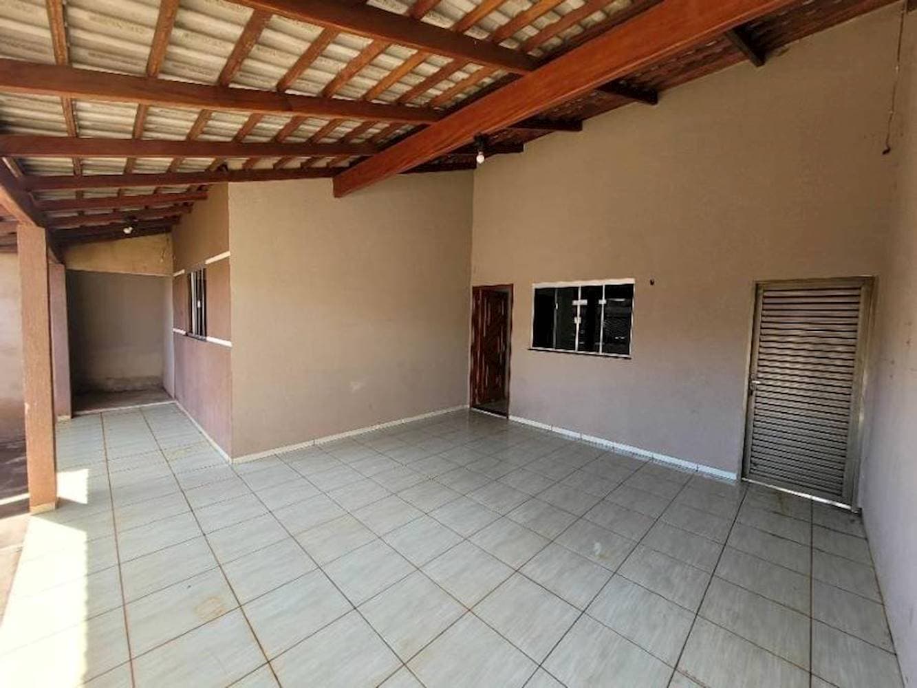 Foto 33 de 38: Casa em leilão em Santa Helena de Goiás - GO — Casa no Parque Residencial Isaura em Santa Helena De Goiás/GO