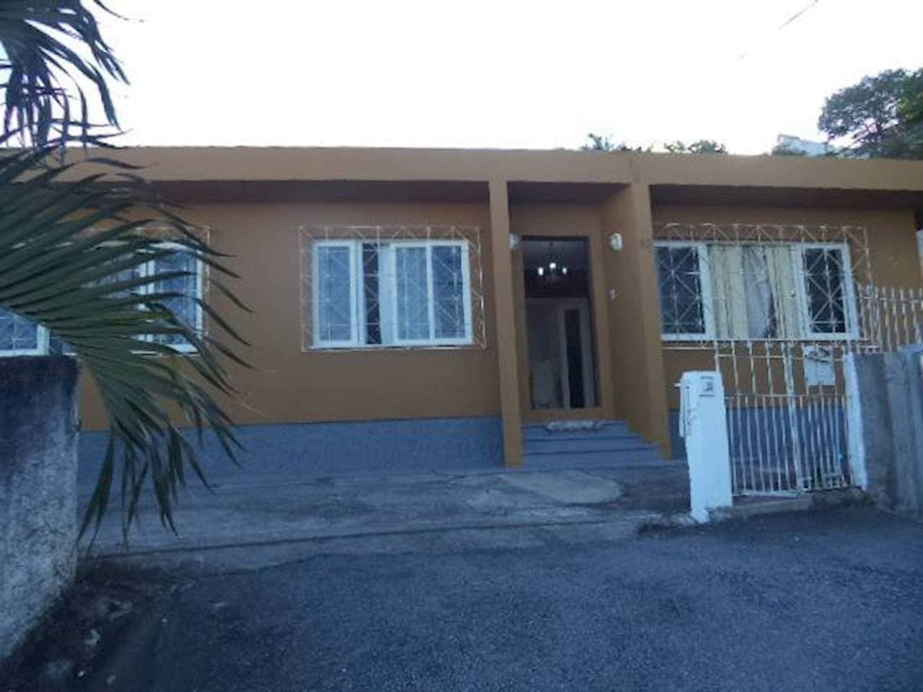Foto 1 de 15: Casa em leilão em São José - SC — Casa na Praia Comprida - São José/SC