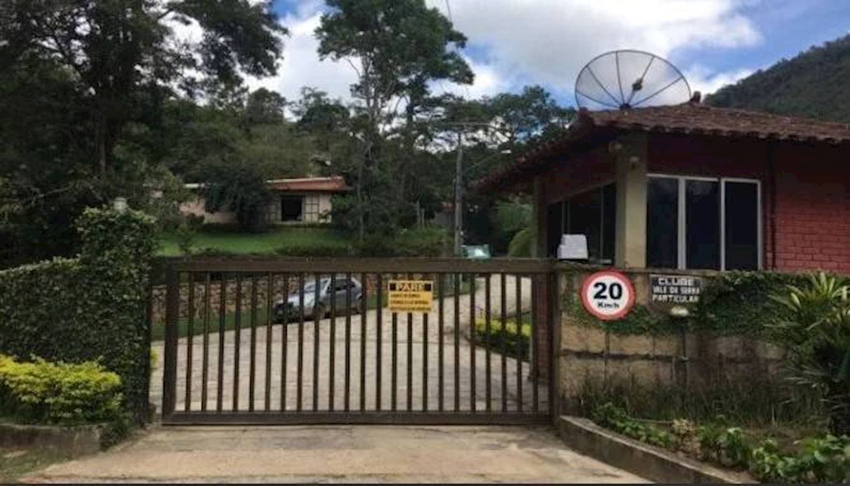 Foto 1 de 36: Casa em leilão em Teresópolis - RJ — Casa de Condomínio na Colonia Alpina em Teresópolis/RJ