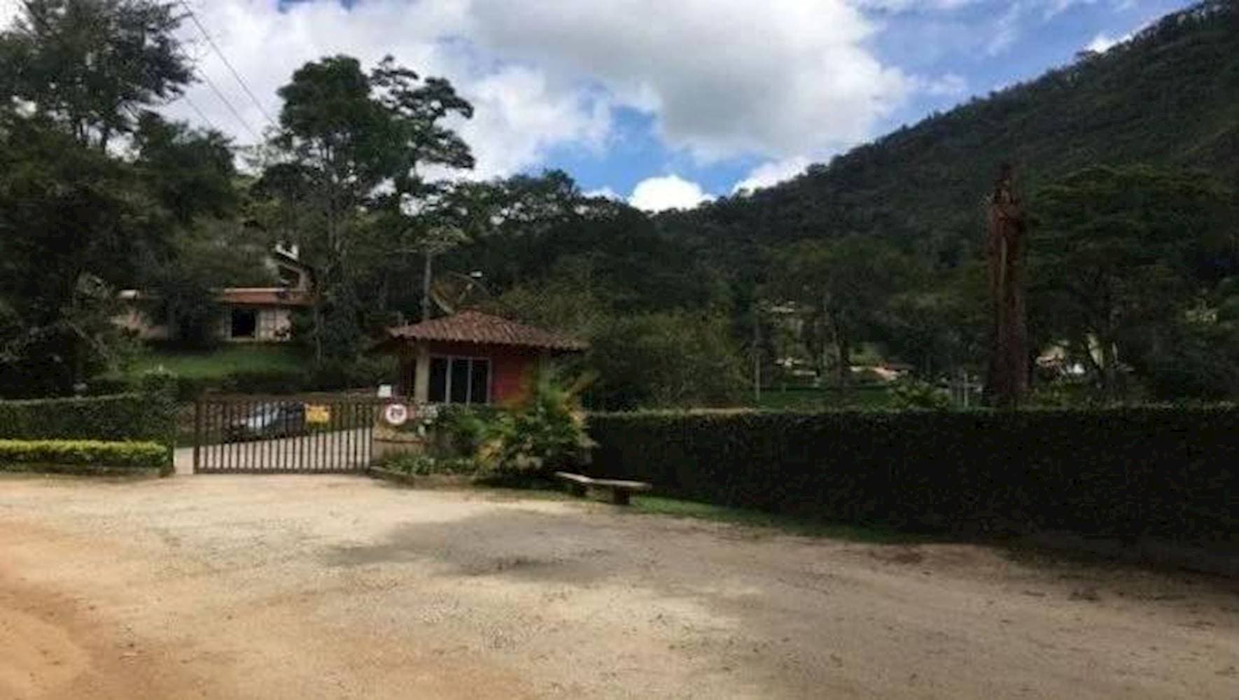 Foto 2 de 36: Casa em leilão em Teresópolis - RJ — Casa de Condomínio na Colonia Alpina em Teresópolis/RJ