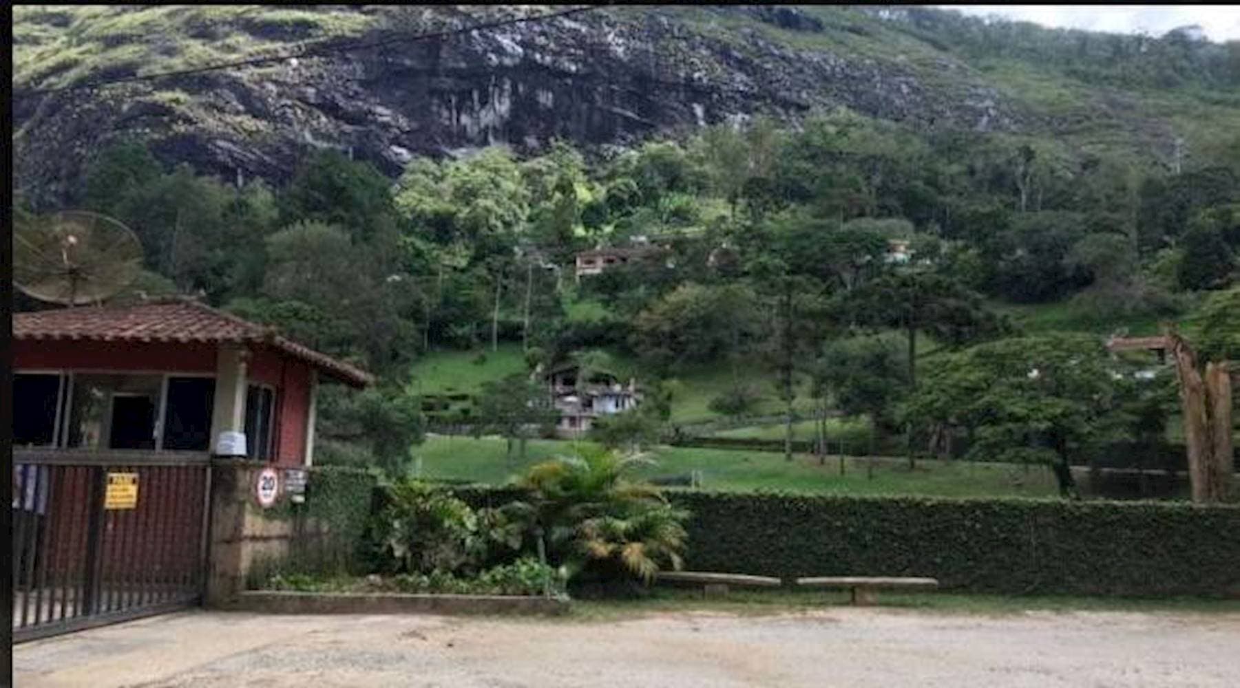 Foto 3 de 36: Casa em leilão em Teresópolis - RJ — Casa de Condomínio na Colonia Alpina em Teresópolis/RJ