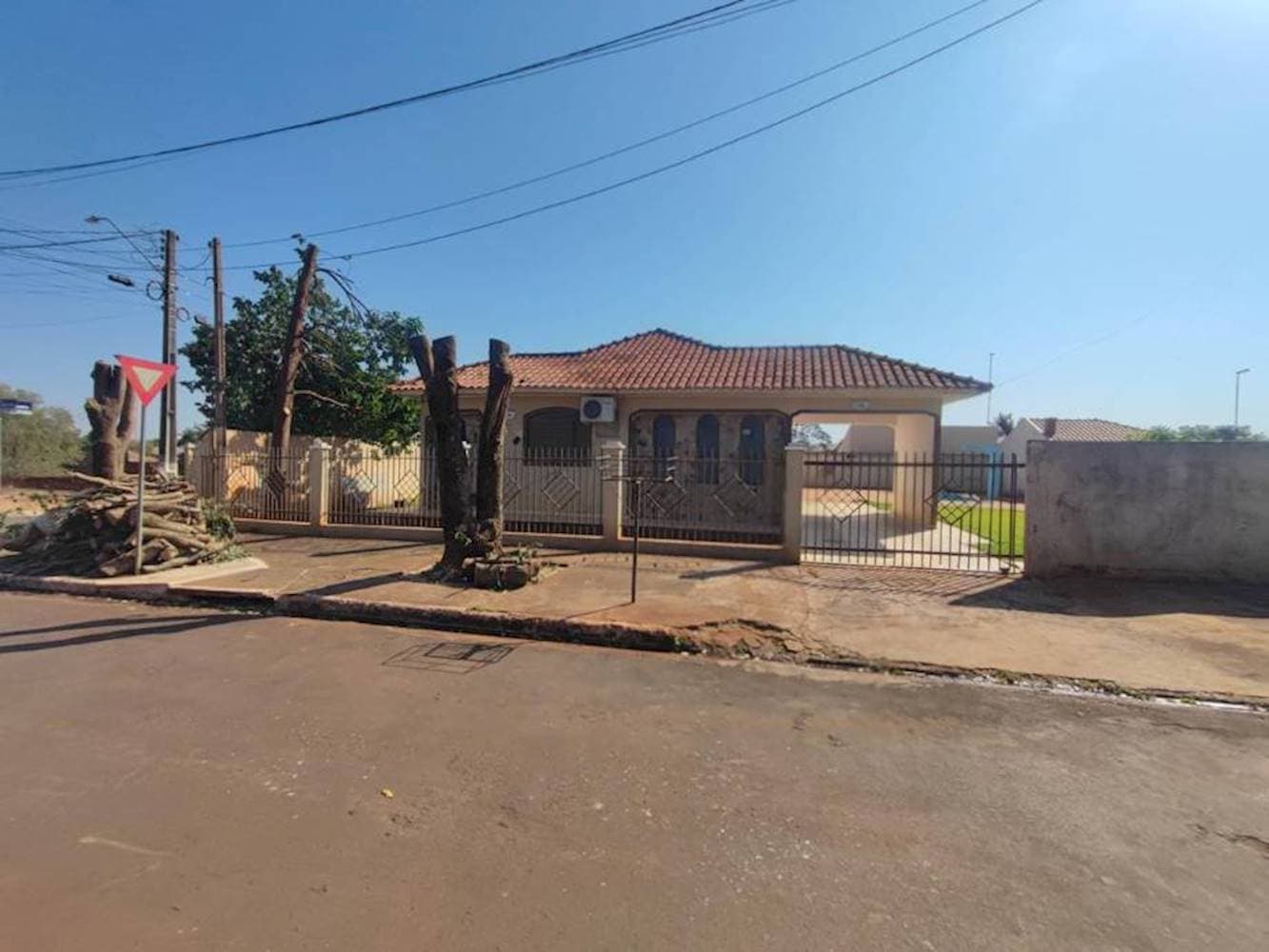 Foto 1 de 13: Casa em leilão em Ângulo - PR — Casa no Centro de Ângulo/PR