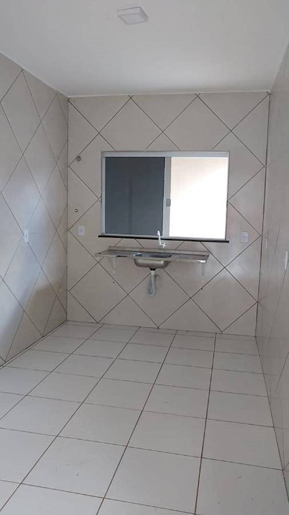 Foto 5 de 10: Casa em leilão em Luziânia - GO — Casa no Loteamento Jardim Do Ingá - Luziânia/GO