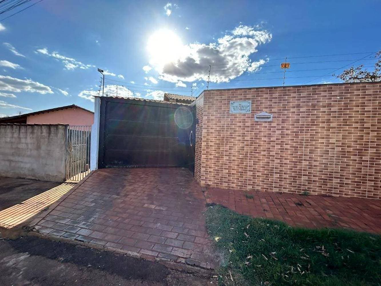 Foto 1 de 28: Casa em leilão em Santa Helena De Goiás - GO — Casa no Centro - Santa Helena De Goiás/GO