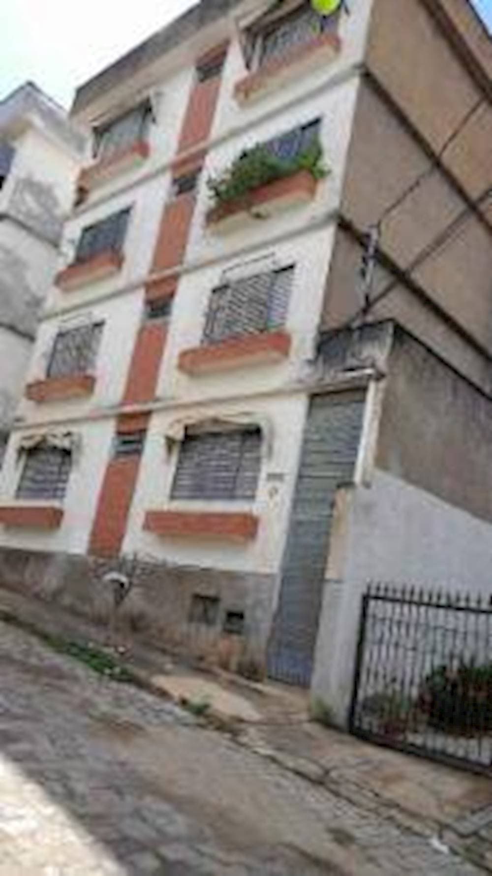 Foto 1 de 3: Apartamento em leilão em Leopoldina - MG — Apartamento no "Edifício Dr. José Nazareno" - Centro - Leopoldina/MG