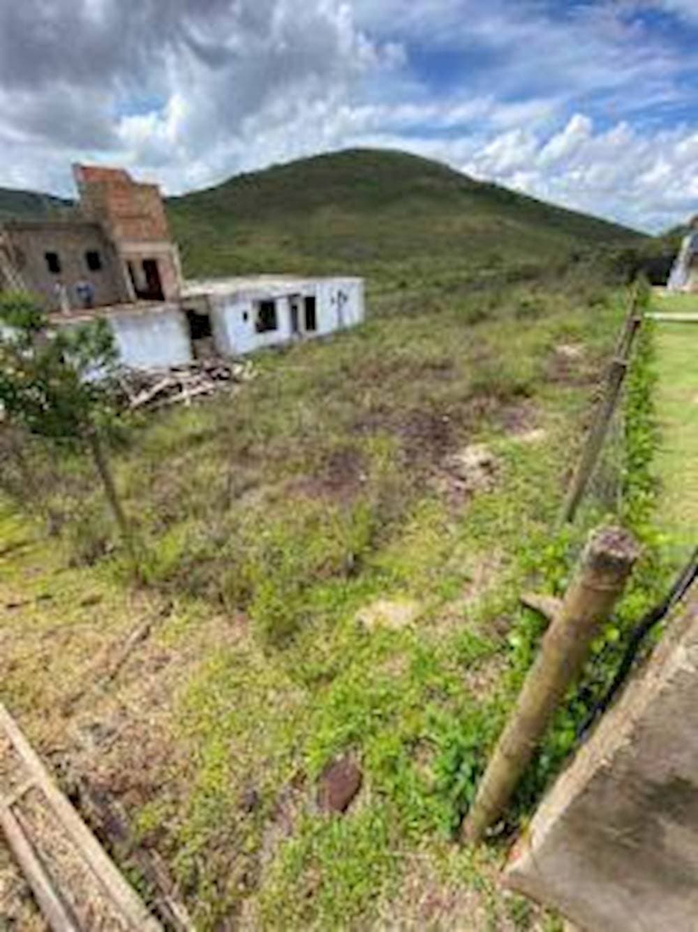 Foto 6 de 7: Terreno em leilão em Nova Lima - MG — Terreno no Balneário Agua Limpa - Nova Lima/MG