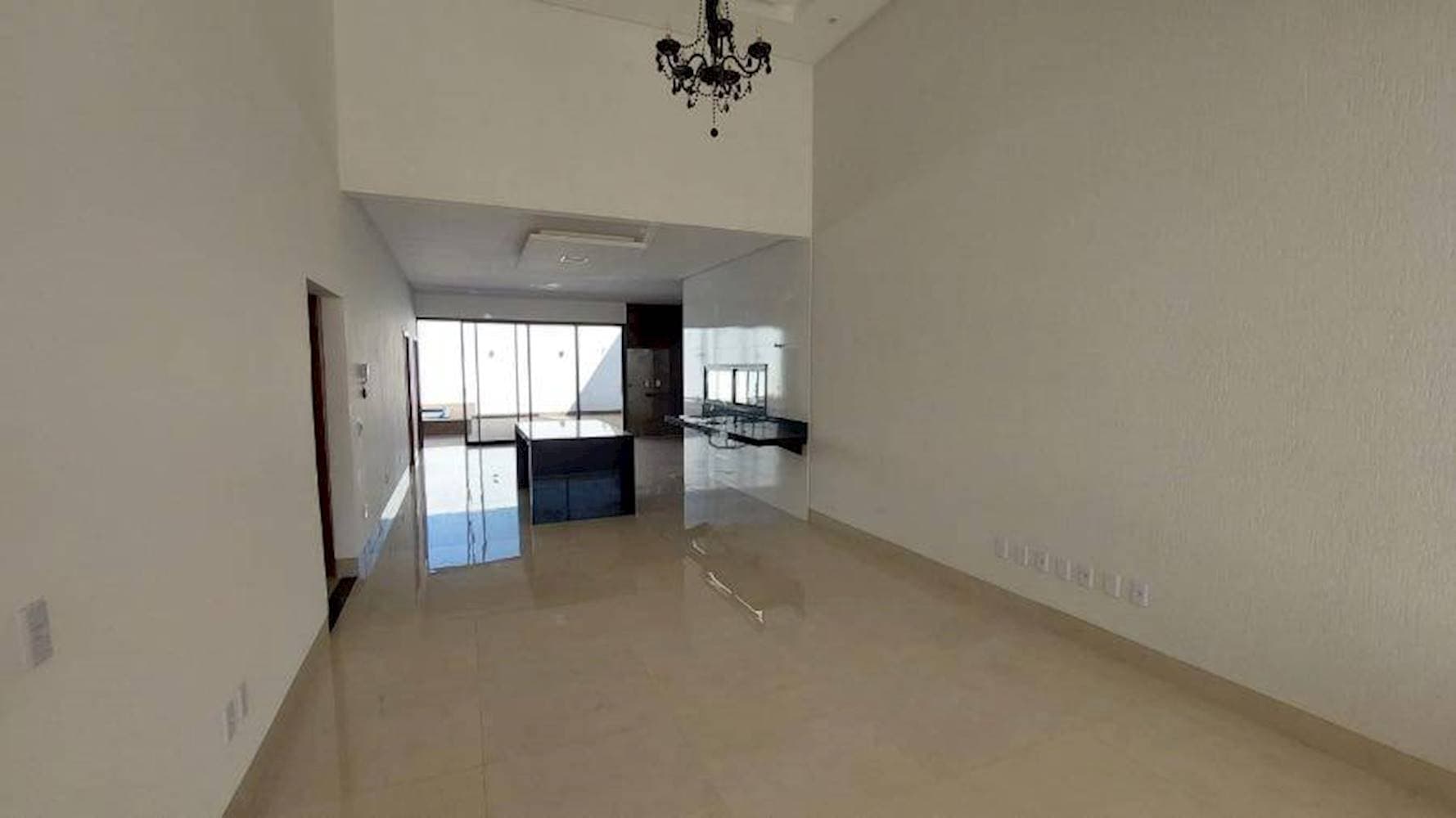 Foto 5 de 15: Casa em leilão em Trindade - GO — Casa no Jardim Primavera - Trindade/GO