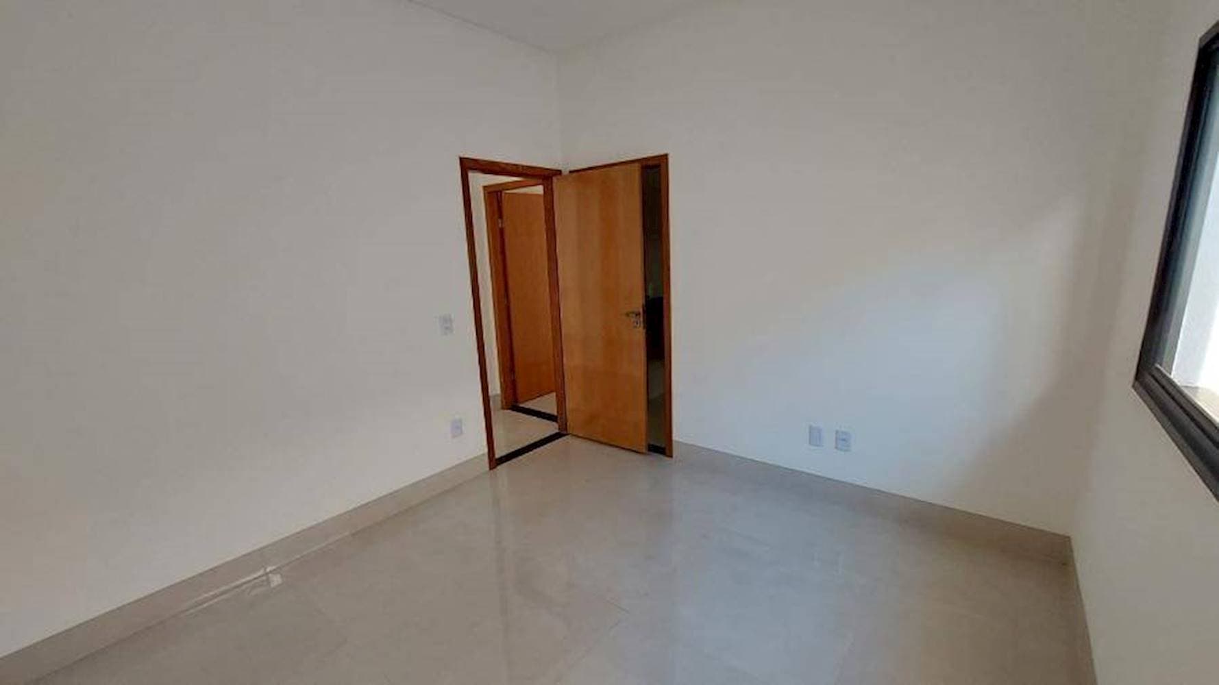 Foto 8 de 15: Casa em leilão em Trindade - GO — Casa no Jardim Primavera - Trindade/GO
