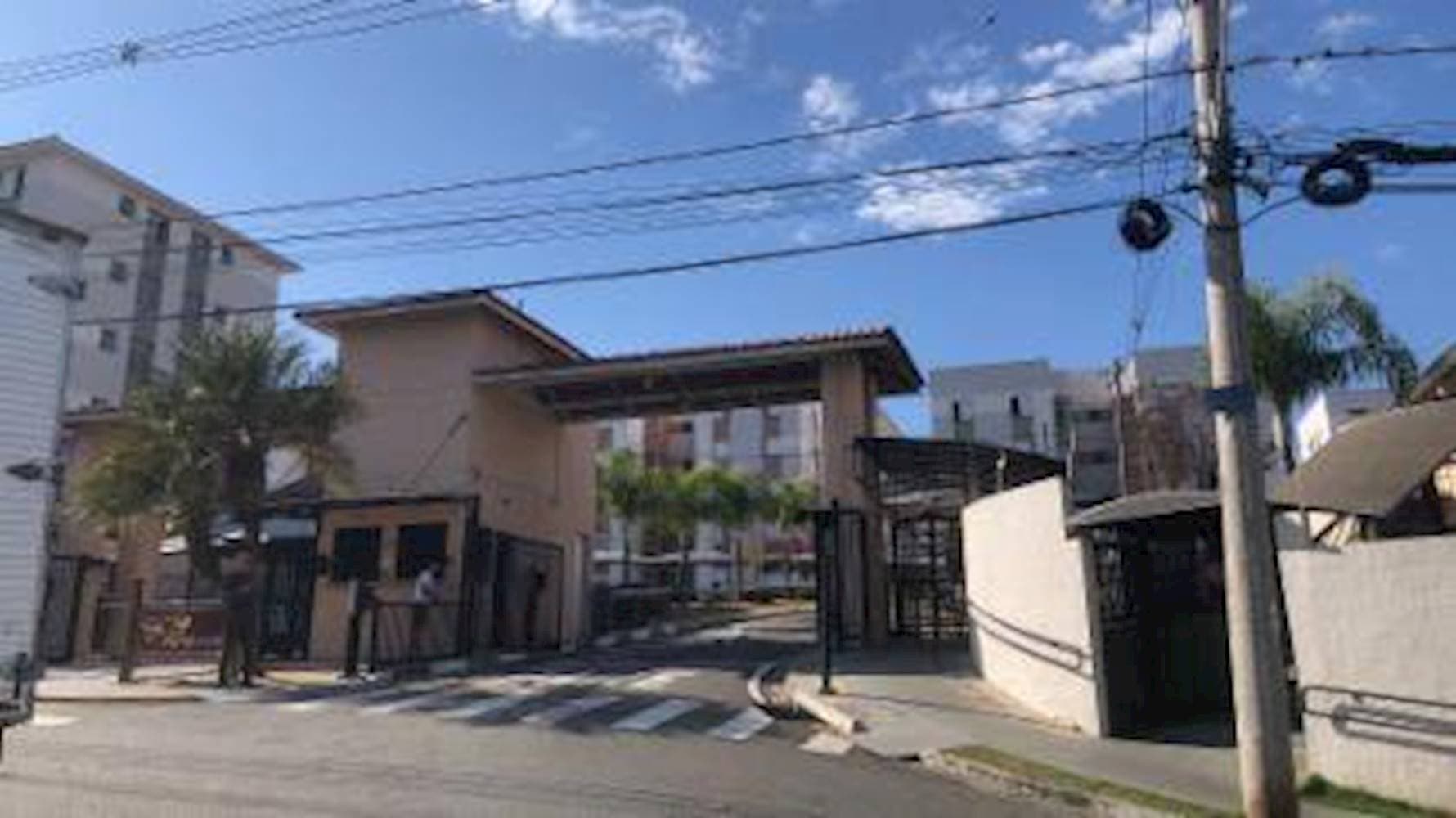 Foto 1 de 4: Apartamento em leilão em Valinhos - SP — Apartamento no "Condomínio Residencial Valinhos" - Sítios Frutal - Valinhos/SP