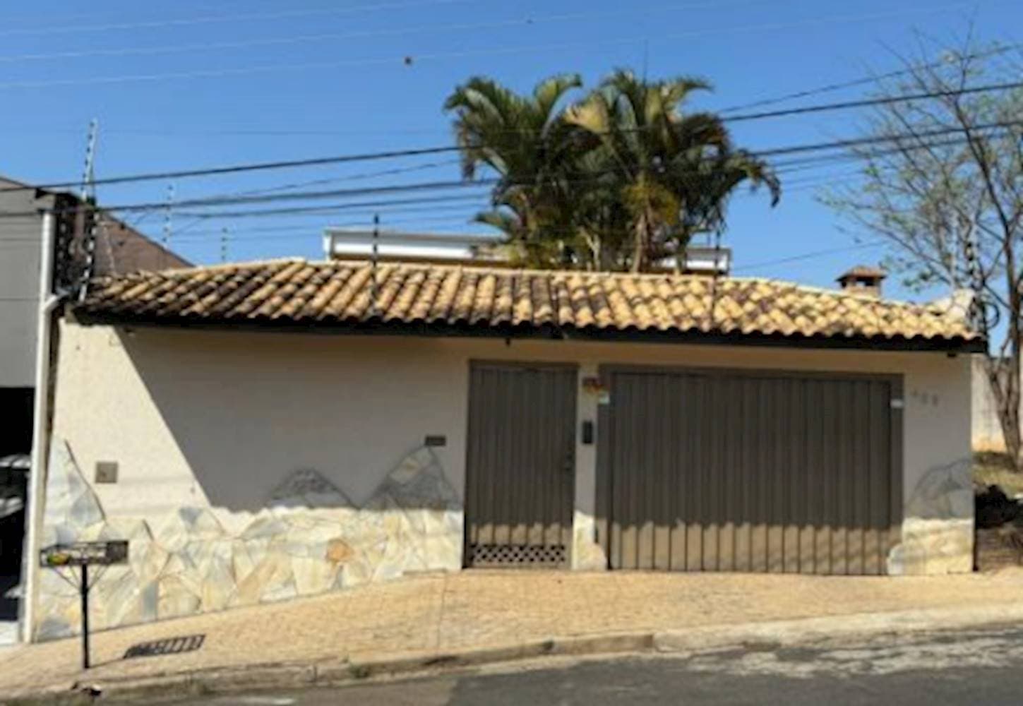 Foto 1 de 13: Casa em leilão em São Carlos - SP — Casa no Jardim Munique em São Carlos/SP