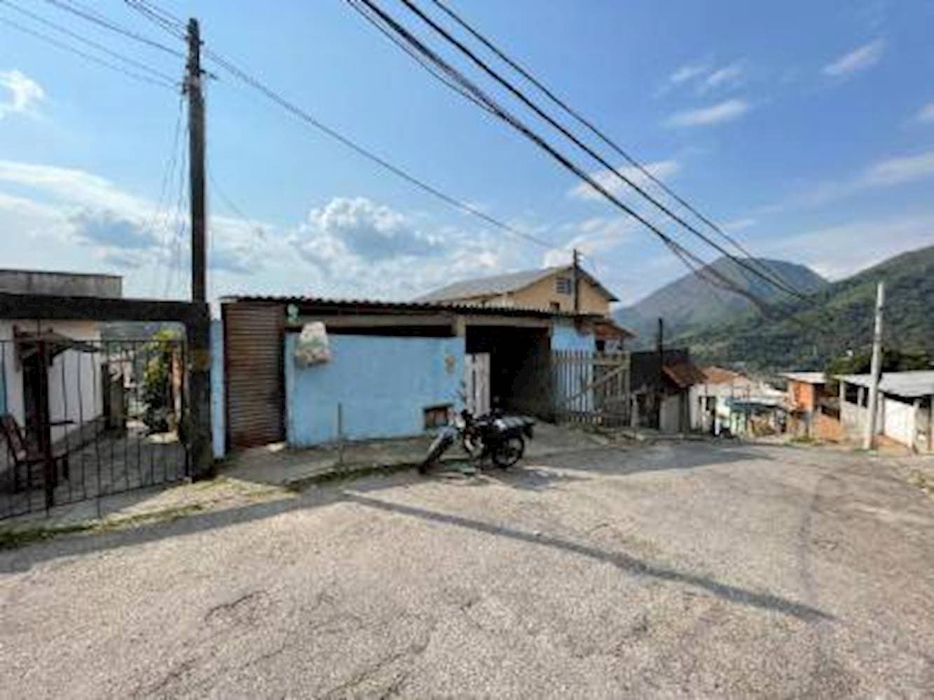 Foto 1 de 12: Casa em leilão em Teresópolis - RJ, bairro São Pedro — Casa em São Pedro - Teresópolis/RJ