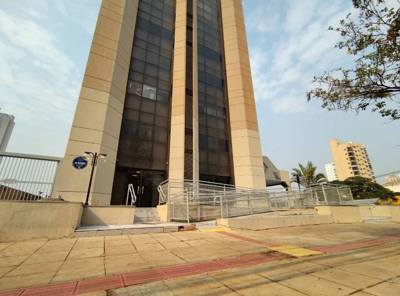 Foto 1 de 3: Comercial em leilão em Campo Grande - MS, bairro Centro — Sala Comercial no Centro de Campo Grande/MS