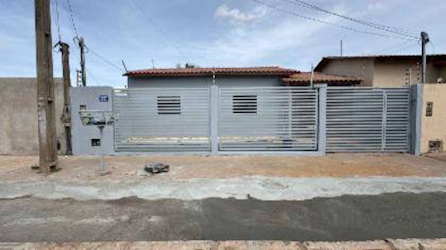 Foto 2 de 3: Casa em leilão em Luis Eduardo Magalhães - BA, bairro Jardim Das Acácias — Casa no Jardim Das Acácias - Luís Eduardo Magalhães/BA