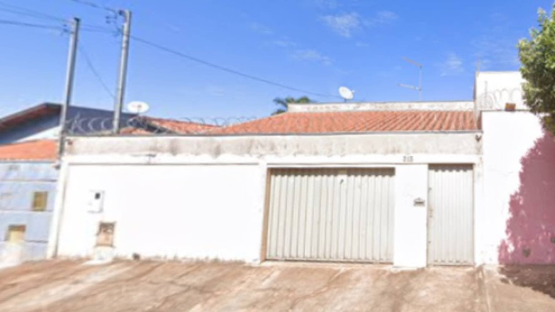 Foto 1 de 5: Casa em leilão em Uberaba - MG, bairro Pacaembu — Casa no Bairro Pacaembu - Uberaba/MG
