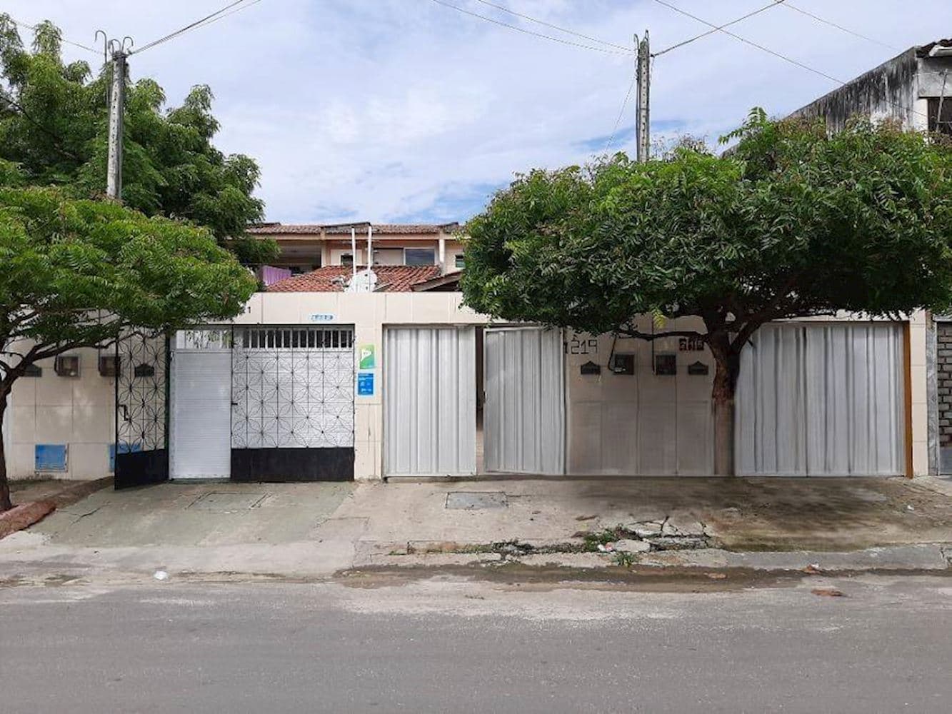 Foto 1 de 12: Casa em leilão em Fortaleza - CE, bairro Cidade Dos Funcionários — Casa na Cidade Dos Funcionários - Fortaleza/CE
