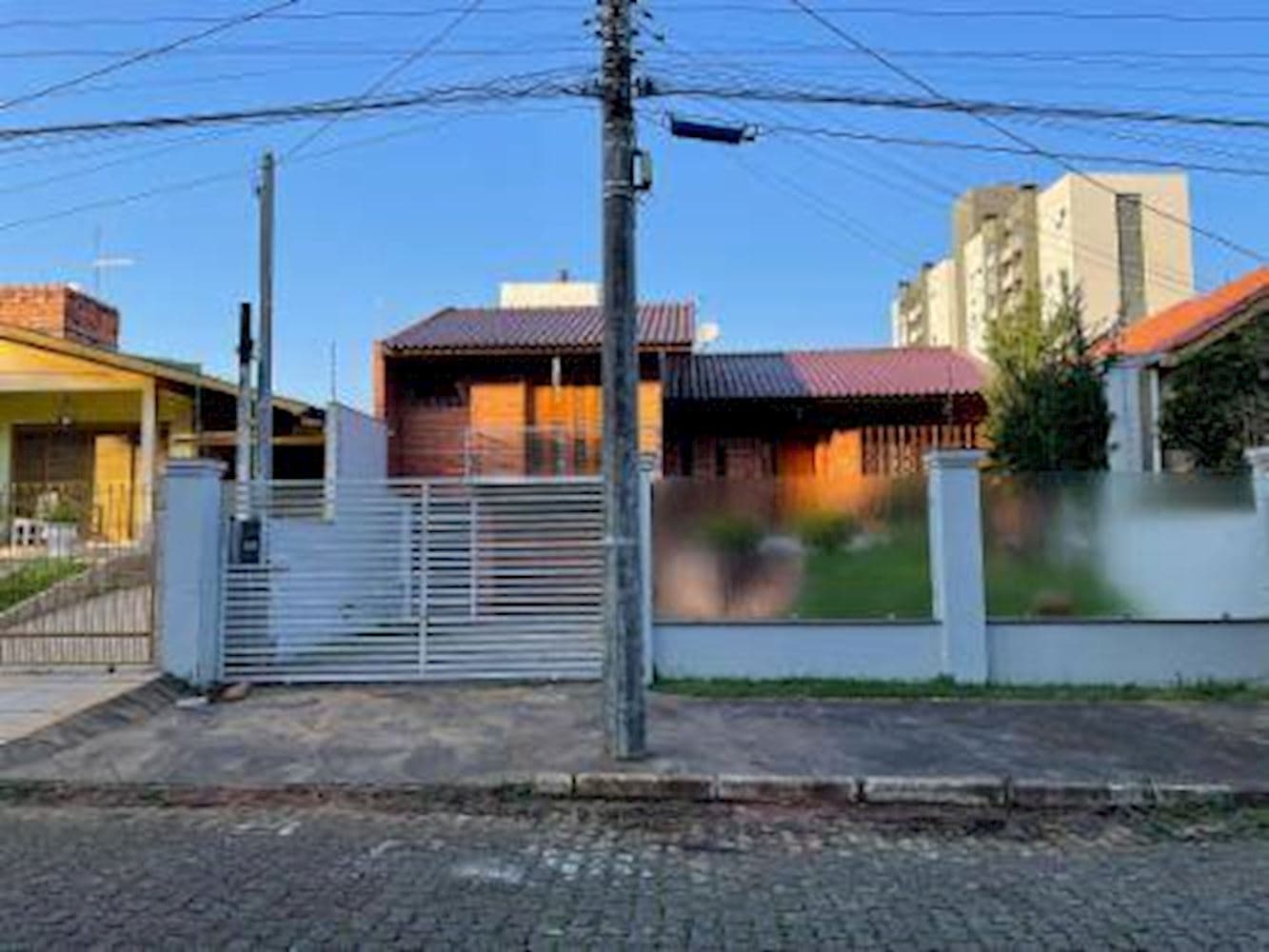 Foto 1 de 20: Casa em leilão em Canoas - RS, bairro Igara — Casa em Igara - Canoas/RS