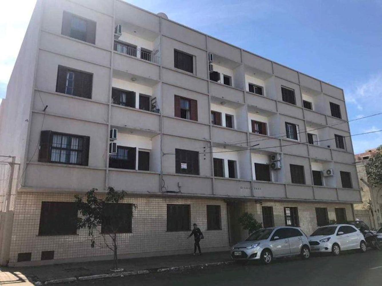 Foto 1 de 15: Apartamento em leilão em Uruguaiana - RS, bairro Centro — Apartamento no "Edifício Dona Fani" - Centro - Uruguaiana/RS