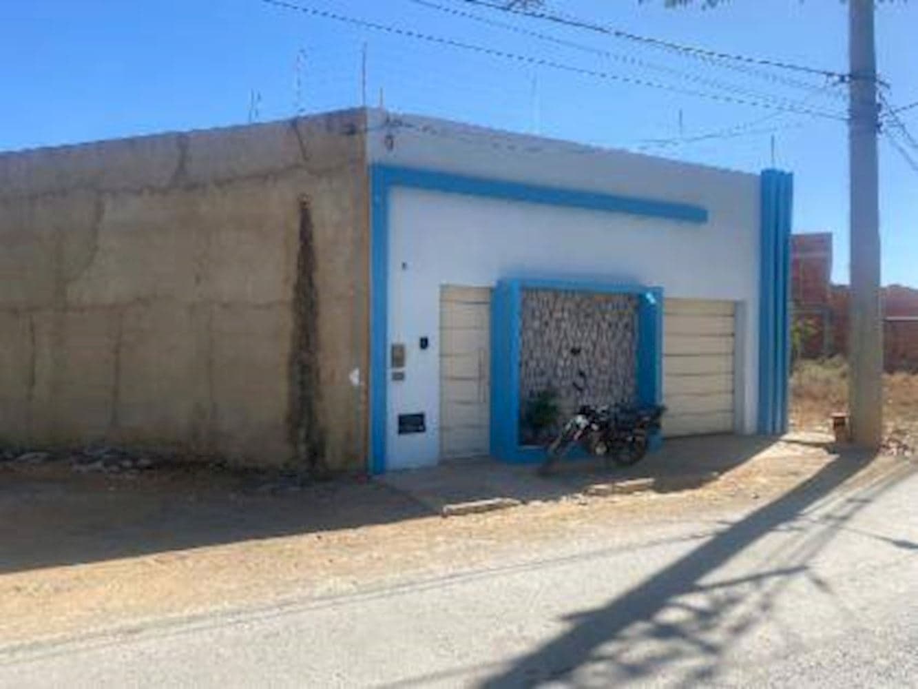 Foto 2 de 3: Casa em leilão em Irecê - BA, bairro Asa Sul — Casa em Asa Sul - Irecê/BA