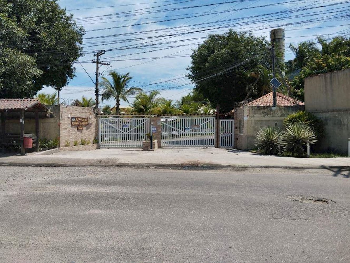 Foto 3 de 3: Casa em leilão em Maricá - RJ, bairro Recanto de Itaipuaçu — Casa de Condomínio no Recanto de Itaipuaçu - Maricá/RJ