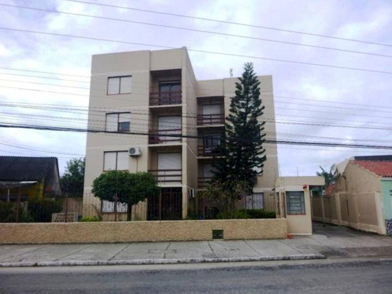 Foto 1 de 21: Apartamento em leilão em Pelotas - RS, bairro Três Vendas — Apartamento no "Res. Tablada" - Três Vendas - Pelotas/RS