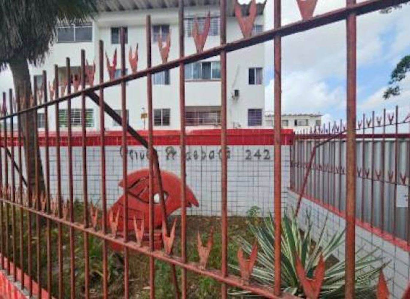 Foto 2 de 3: Apartamento em leilão em Recife - PE, bairro Fundão — Apartamento em Fundão - Recife/PE