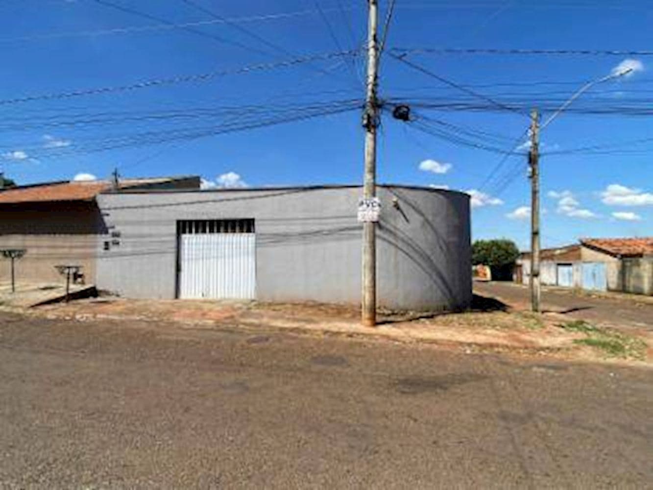 Foto 3 de 3: Casa em leilão em Trindade - GO, bairro Jardim Scala — Casa no Jardim Scala - Trindade/GO