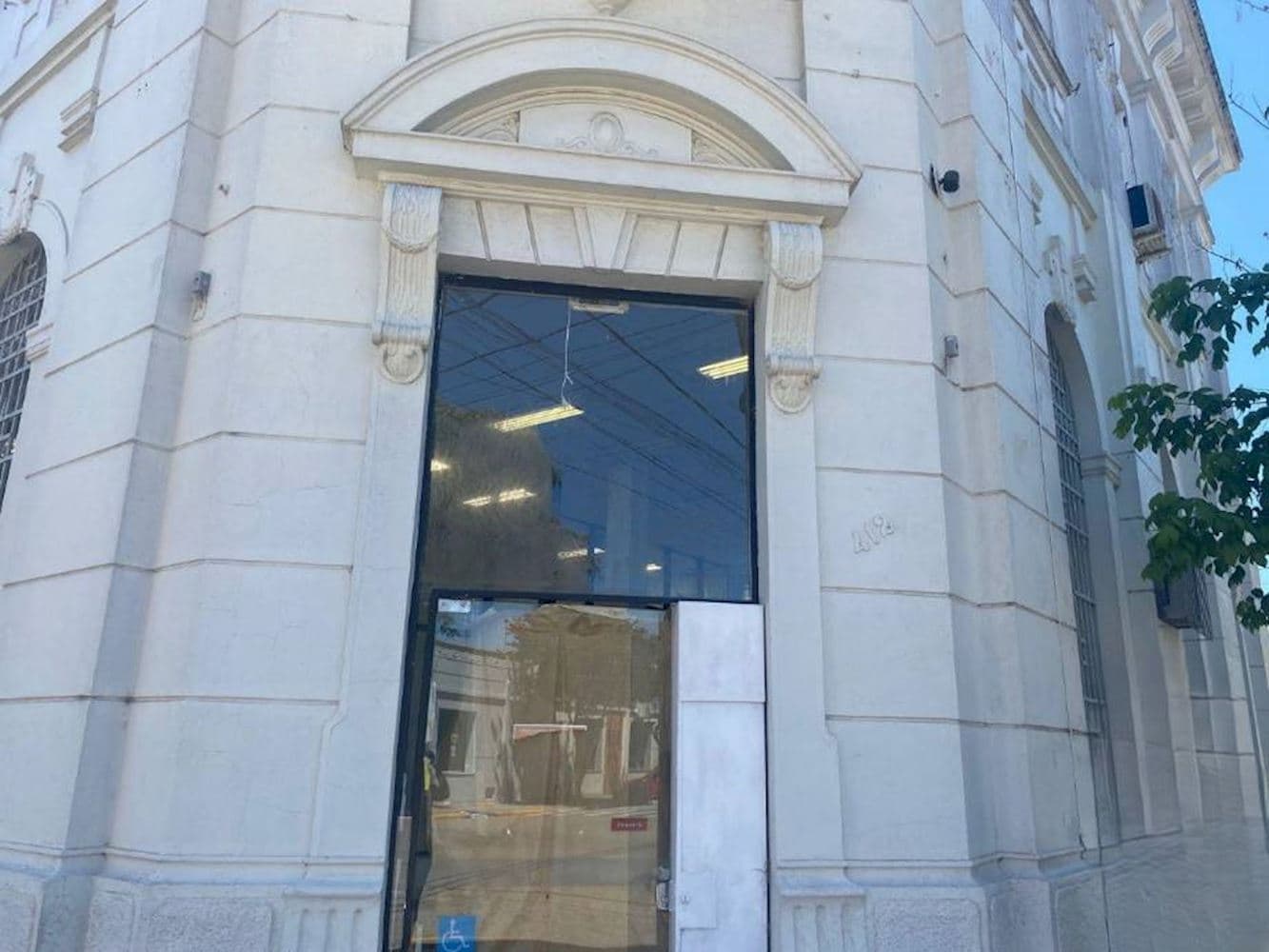 Foto 1 de 17: Comercial em leilão em Santa Vitória Do Palmar - RS, bairro Centro — Imóvel Comercial (Ex-Agência) - Centro - Santa Vitória do Palmar/RS
