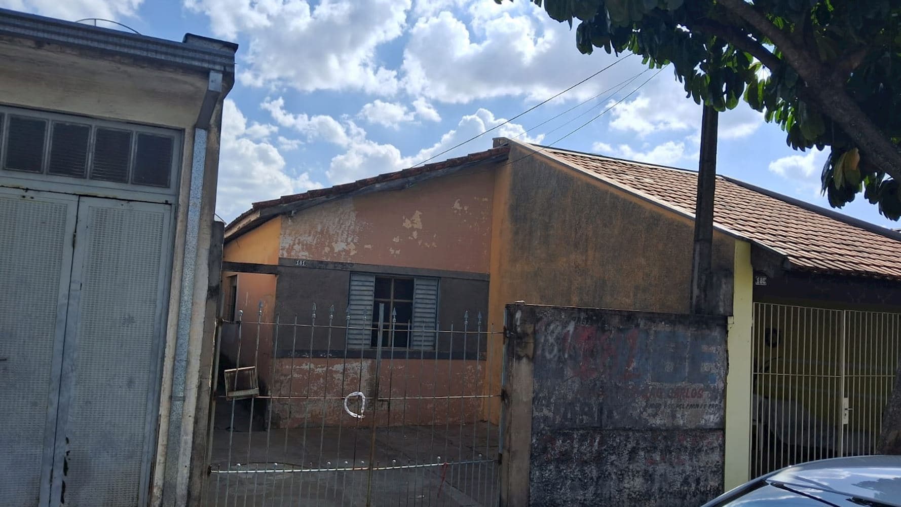 Foto 2 de 4: Casa em leilão em São Carlos - SP, bairro Jardim Tangará — Casa no Jardim Tangará em São Carlos/SP