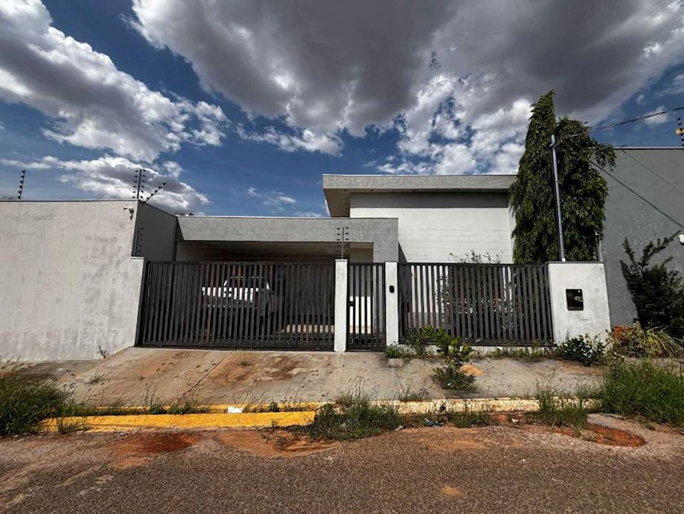 Foto 3 de 3: Casa em leilão em Rondonópolis - MT, bairro Parque dos Lirios — Casa no Parque Dos Lirios - Rondonópolis/MT