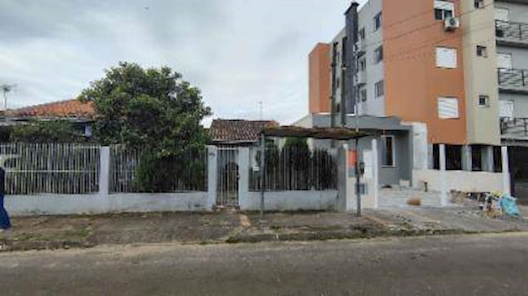 Foto 3 de 3: Casa em leilão em Alvorada - RS, bairro Jardim Algarve — Casa no Jardim Algarve - Alvorada/RS