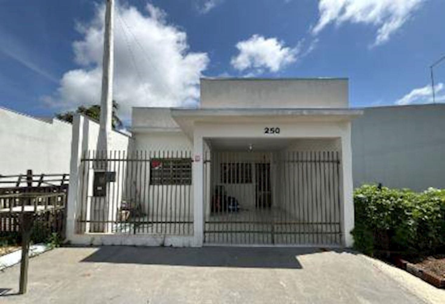 Foto 3 de 3: Casa em leilão em Junqueirópolis - SP, bairro Centro — Casa no Centro - Junqueirópolis/SP