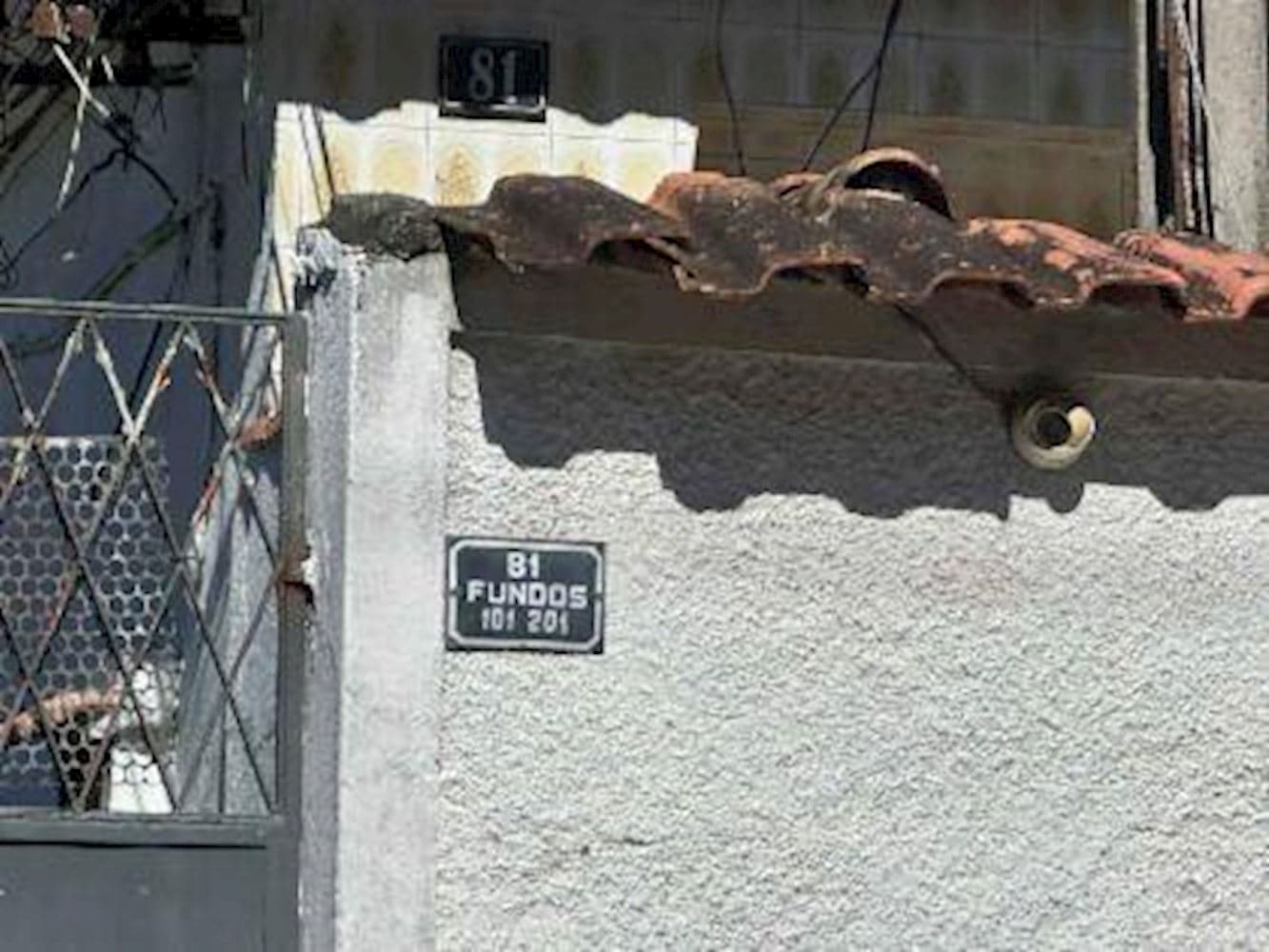 Foto 2 de 3: Apartamento em leilão em Rio De Janeiro - RJ, bairro Vila Valqueire — Casa na Vila Valqueire - Rio de Janeiro/RJ