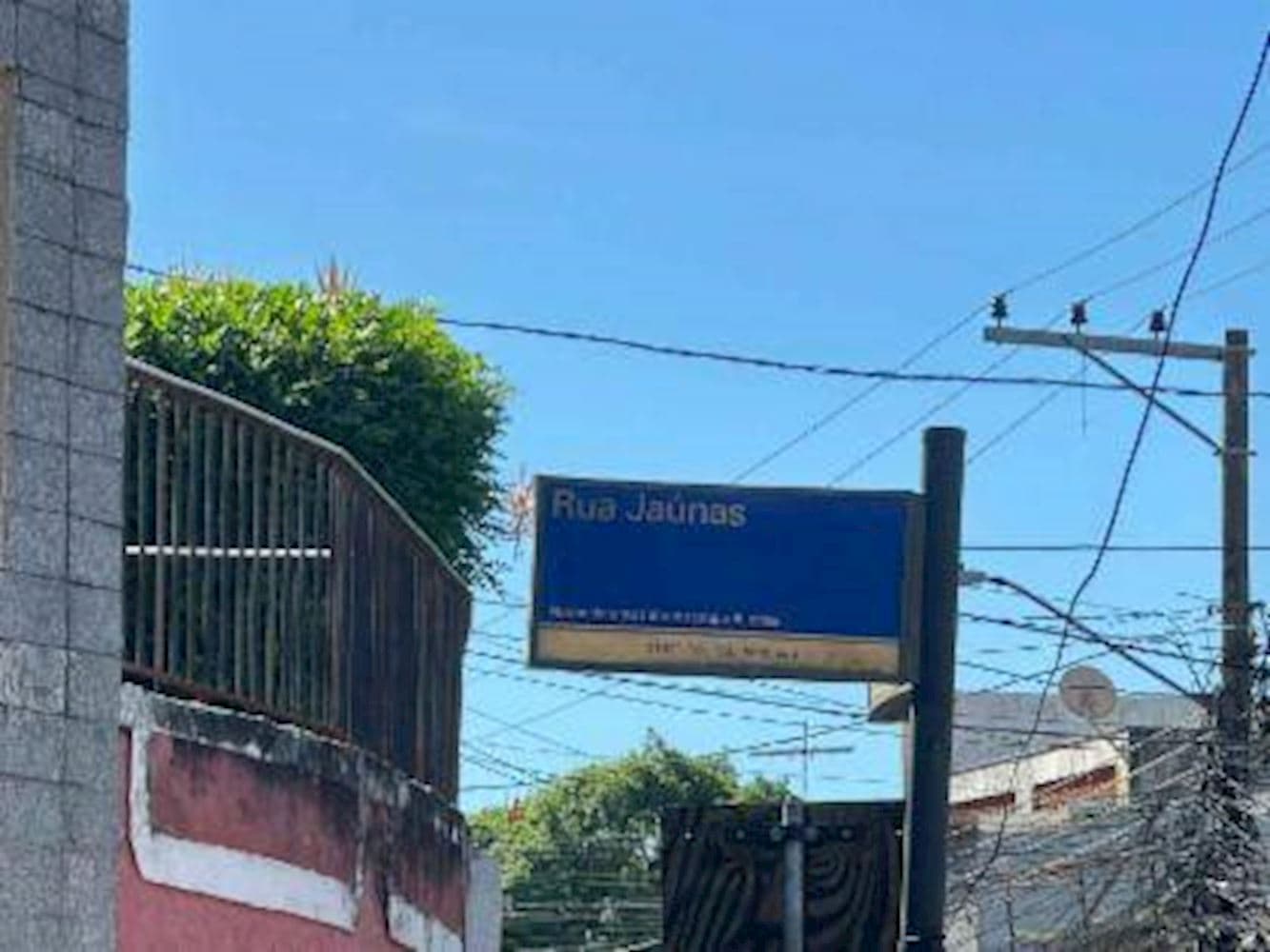 Foto 3 de 3: Apartamento em leilão em Rio De Janeiro - RJ, bairro Vila Valqueire — Casa na Vila Valqueire - Rio de Janeiro/RJ