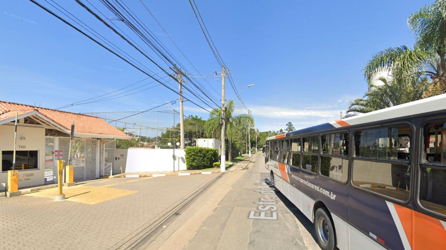 Foto 3 de 4: Casa em leilão em Cotia - SP, bairro Jardim Ipês — Casa no "Condomínio Residencial Porto Seguro" - Jardim Ipês - Cotia/SP