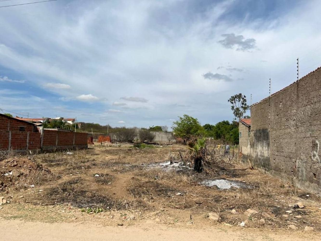 Foto 2 de 3: Terreno em leilão em Cajazeiras - PB, bairro Dom Zacarias Rua de Moura — Terreno em Dom Zacarias R. De Moura - Cajazeiras/PB