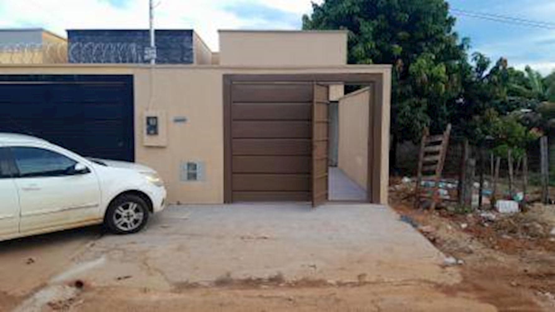 Foto 1 de 13: Casa em leilão em Trindade - GO, bairro Jardim Ipanema — Casa em Condomínio no Jardim Ipanema - Trindade/GO