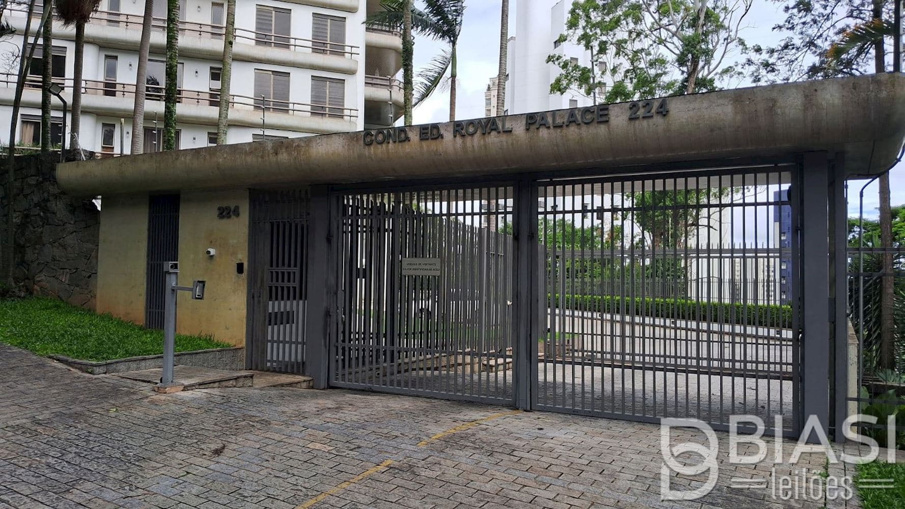Foto 2 de 9: Apartamento em leilão em São Paulo - SP, bairro Vila Suzana — Apartamento no "Edifício Royal Palace" - Vila Suzana - São Paulo/SP