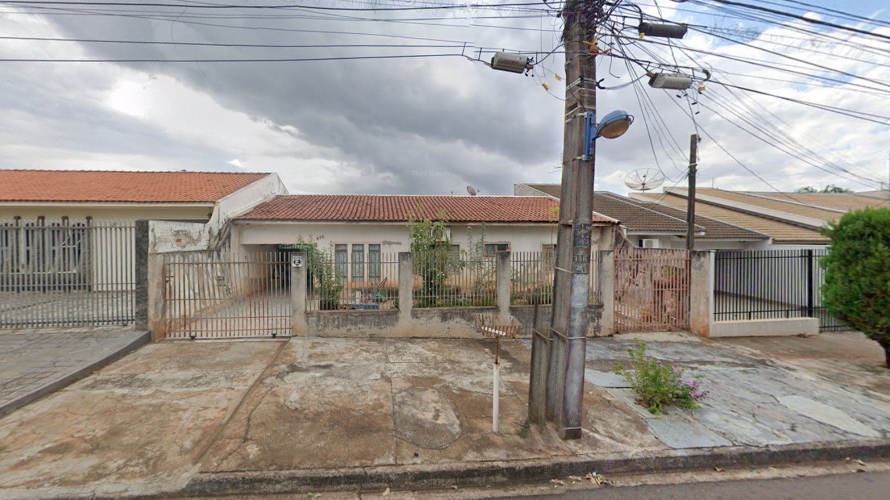 Foto 1 de 5: Casa em leilão em Maringá - PR, bairro Parque das Grevíleas — Casa no Parque das Grevíleas em Maringá/PR