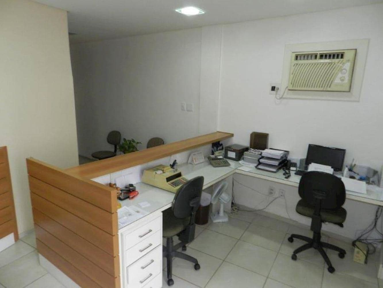 Foto 4 de 9: Comercial em leilão em Porto Alegre - RS, bairro Centro — Sala Comercial no "Ed. Continente de São Pedro" - Centro - Porto Alegre/RS
