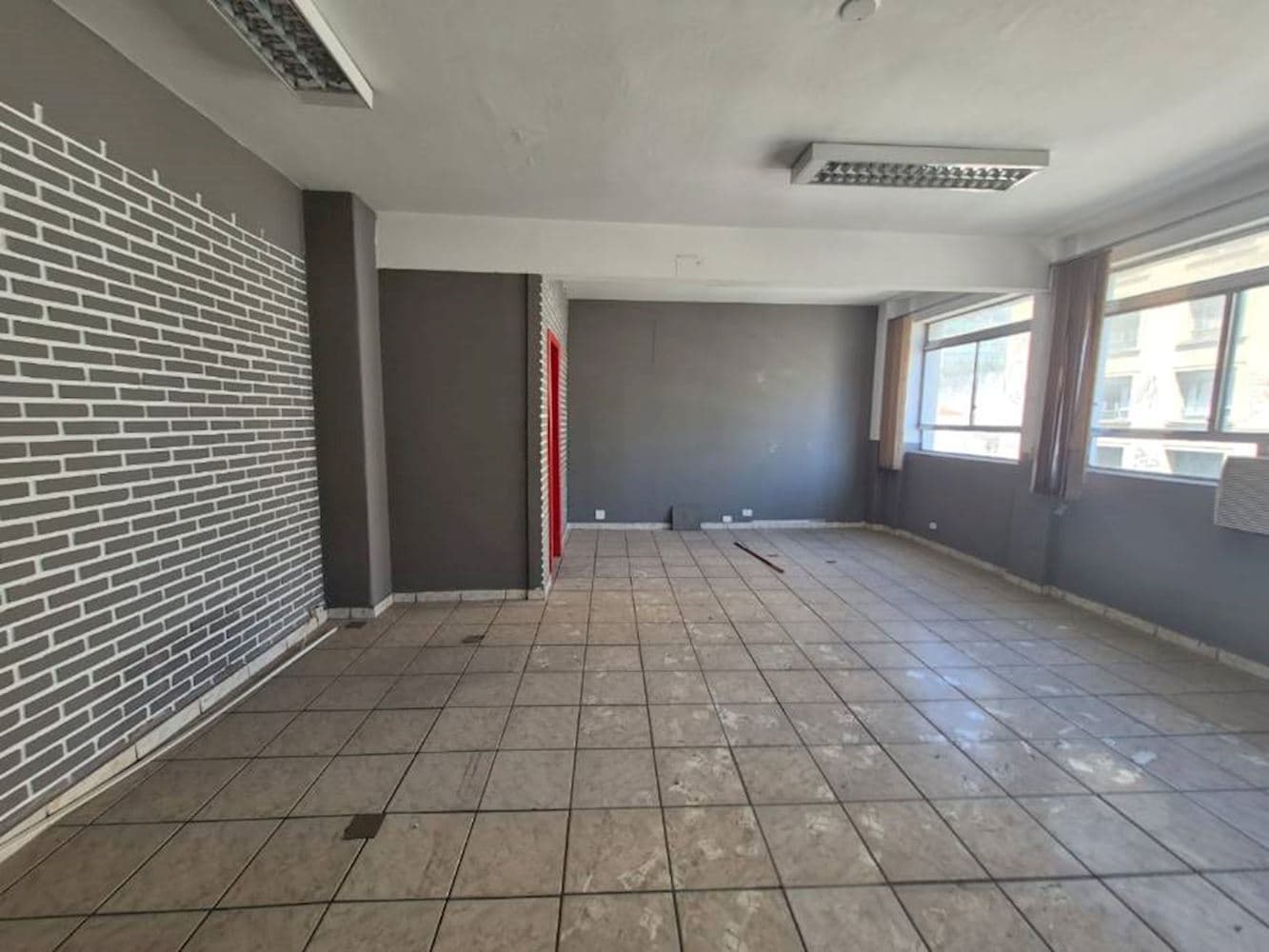 Foto 7 de 16: Comercial em leilão em São Paulo - SP, bairro Centro — Sala Comercial no "Ed. Helio" - Centro - São Paulo/SP