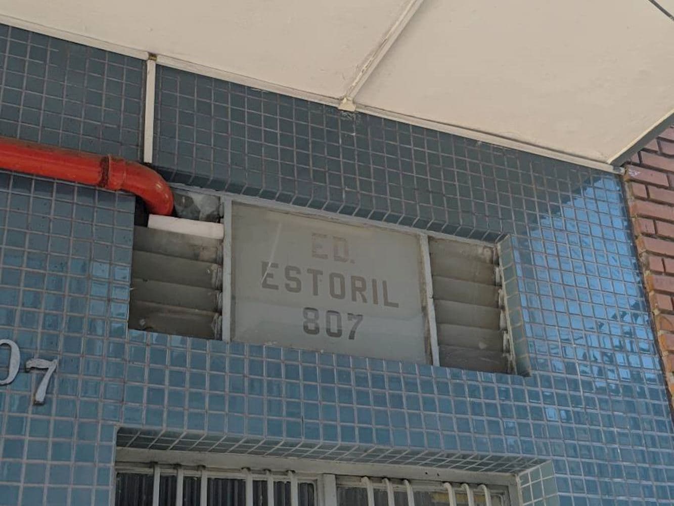 Foto 2 de 10: Comercial em leilão em Porto Alegre - RS, bairro Independencia — Sala Comercial no "Ed. Estoril" - Independência - Porto Alegre/RS
