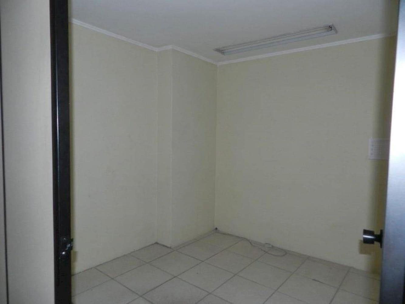 Foto 9 de 10: Comercial em leilão em Porto Alegre - RS, bairro Independencia — Sala Comercial no "Ed. Estoril" - Independência - Porto Alegre/RS