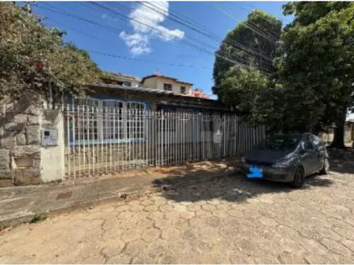 Foto 1 de 2: Casa em leilão em Lavras - MG — Frazão Leilões 1º Leilão De Imóveis | Estados: Go - Mg - Ms - Rn - Rs | 3331 Lote 3331-01 Casa - Centenário - Lavras/mg