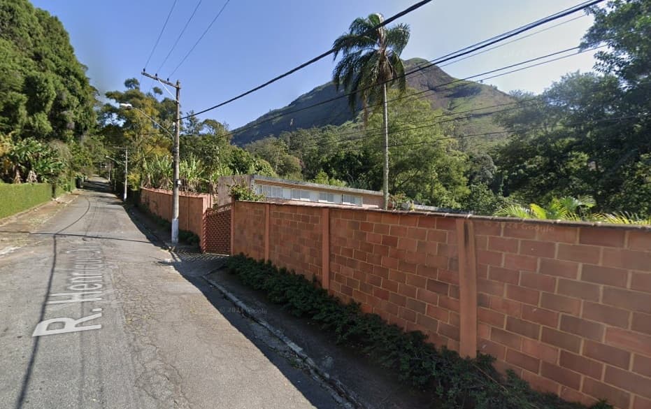 Foto 2 de 3: Casa em leilão em Petrópolis - RJ — Casa, A.T.: 3.976m², A.C.: 450m², Retiro, Petrópolis/RJ