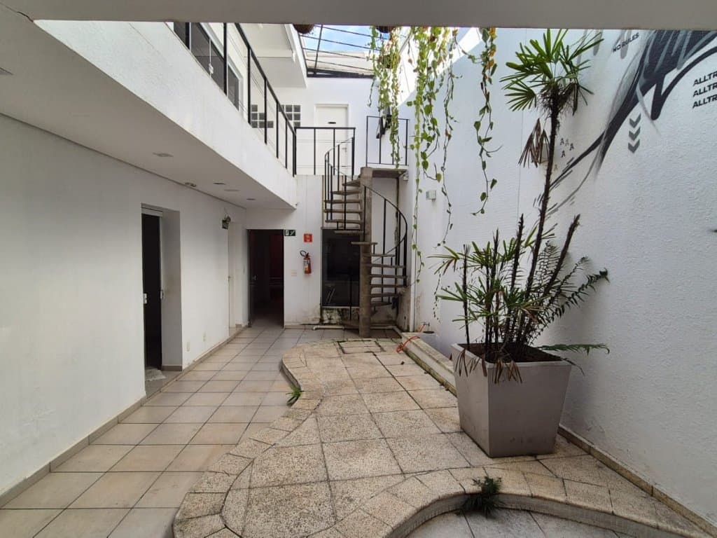 Foto 9 de 29: Casa em leilão em Campinas - SP, bairro Vila Elizabeth — Imóvel Comercial, 326m², Cambuí, Campinas/SP